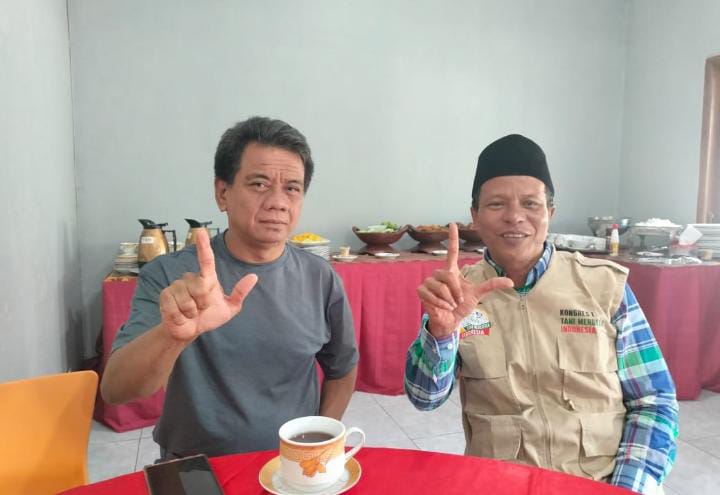 Ketua Umum Jaringan Relawan Alap Alap Jokowi, Muhammad Isnaini dan Calon Wakil Bupati Kebumen Zaeni Miftah